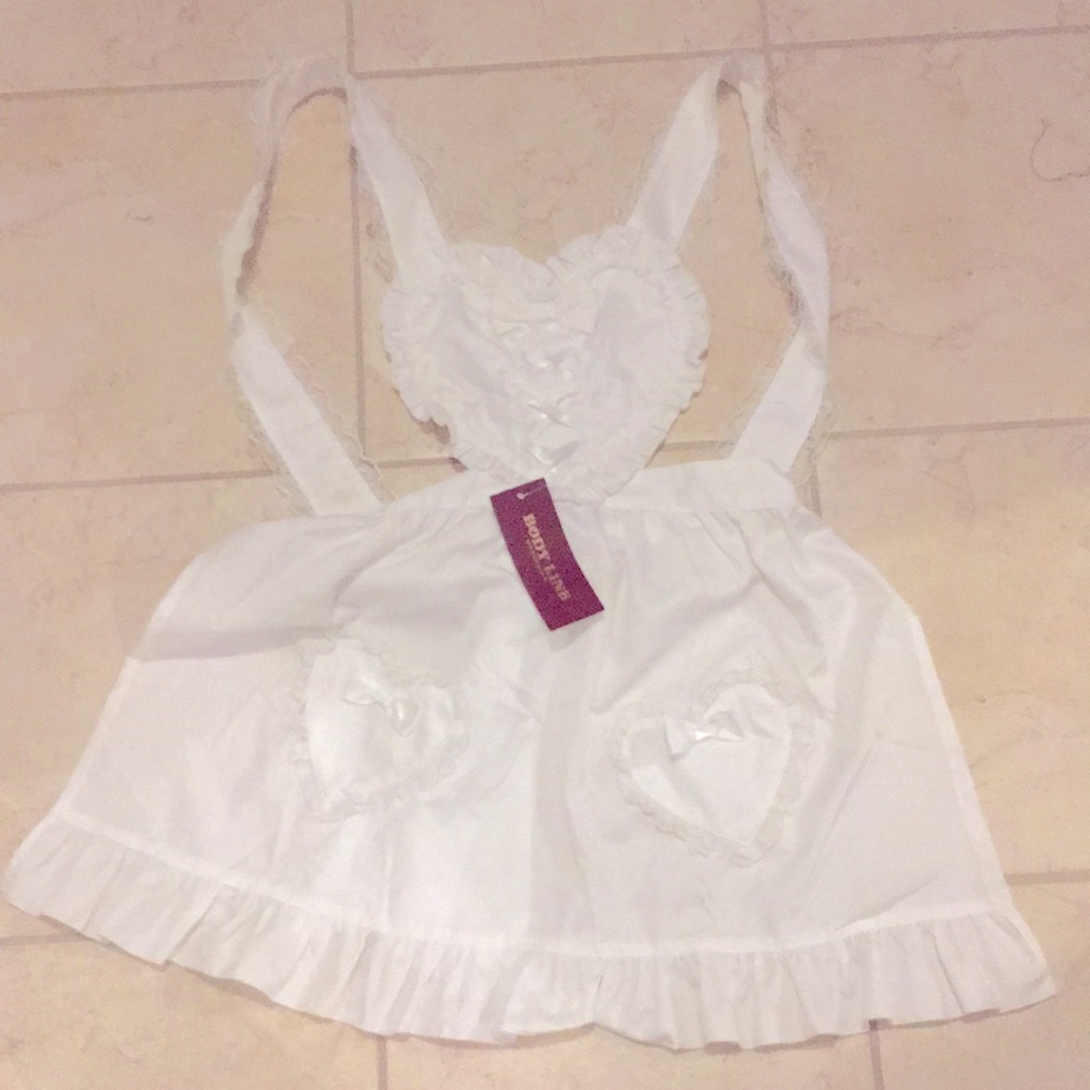 NWT Cosplay Lolita Maid Kawaii Ruffle Heart Apron